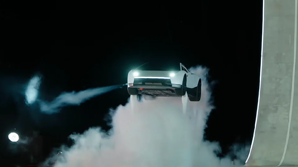 Roadster bay phía trên dãy xe, tia khí từ các bộ đẩy hiện rõ. Ảnh: khung hình từ buổi phát trực tiếp Tesla Live ngày 15/10/2026